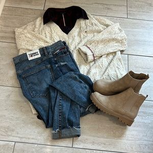 NIB Women’s Unr8ed pop beige booties